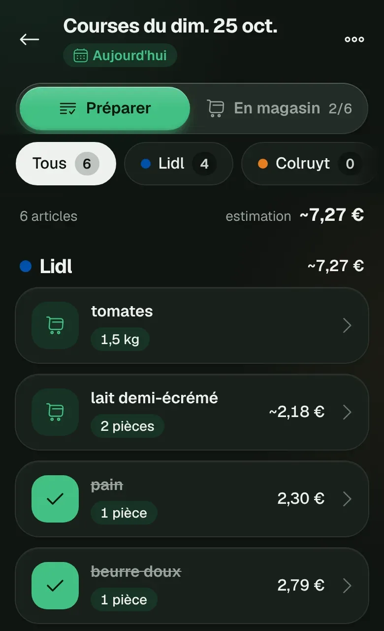 Une liste en préparation : articles rangés par magasin et barre d'ajout en bas.